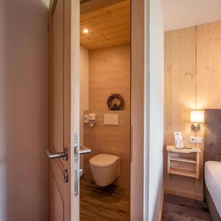 Edelweiss Frühstückspension 3*