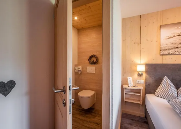 Edelweiss Bed & Breakfast 3*