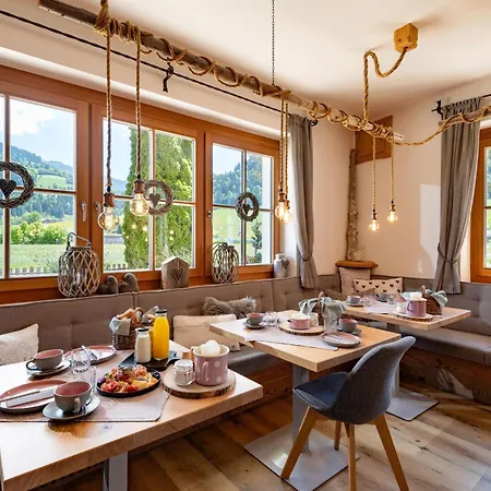 فندق مبيت وإفطار Edelweiss 3*